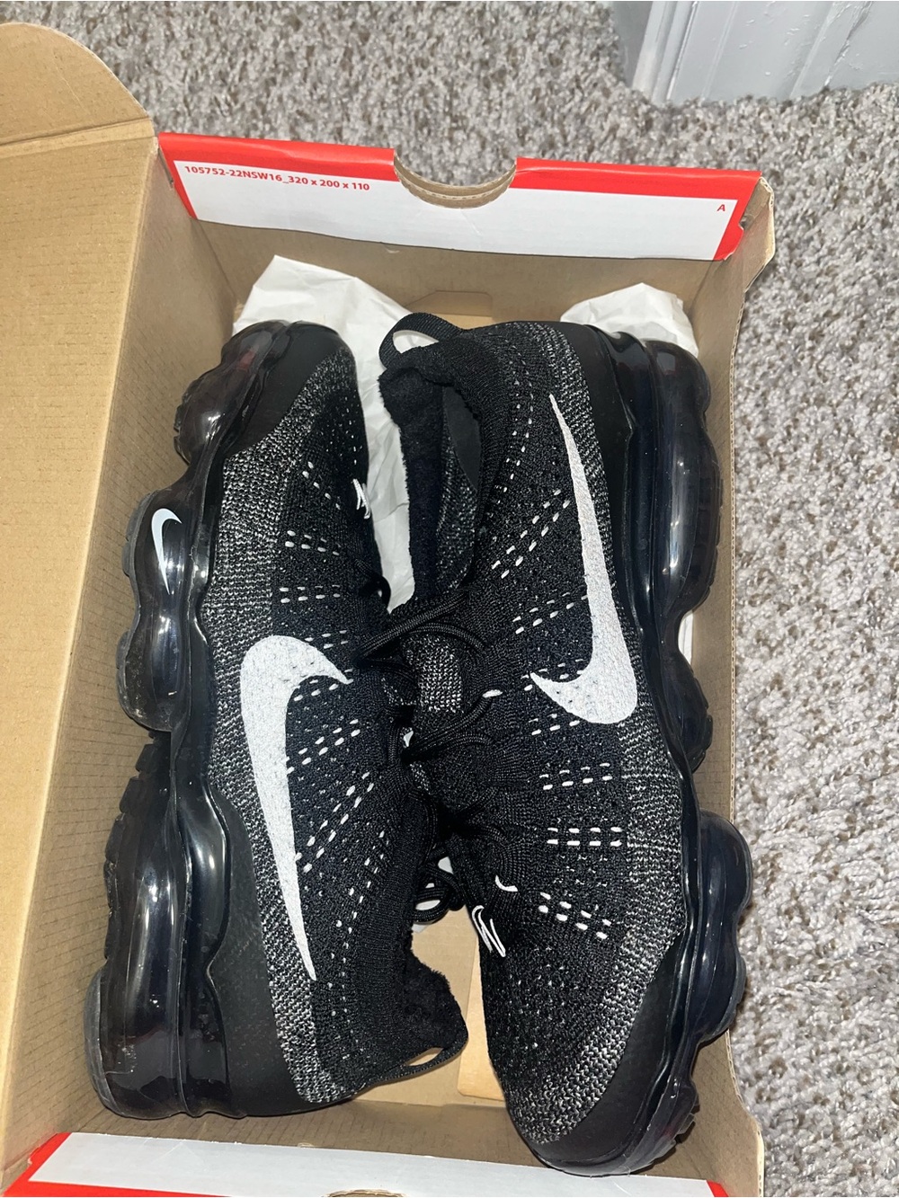 Nike Black/White VaporMax Flyknit Sneakers